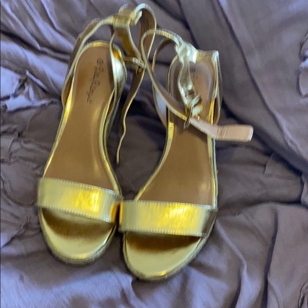 Lilly for target gold Wedges